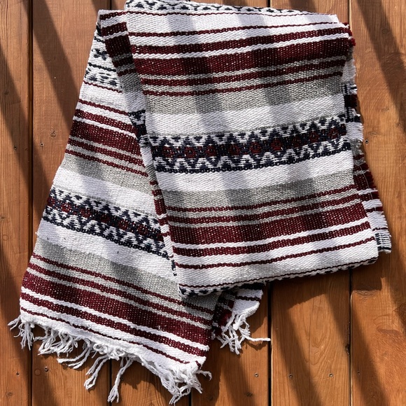 Traditional Mexican Yoga Blanket 🧘♀️ - Picture 2 of 4